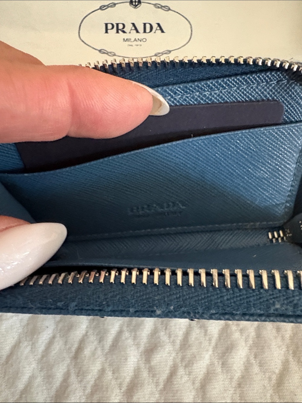 💯 Authentic Prada Blue Saffiano Leather Zip Key & Card Holder w/ Silver hardware - Picture 2 of 4